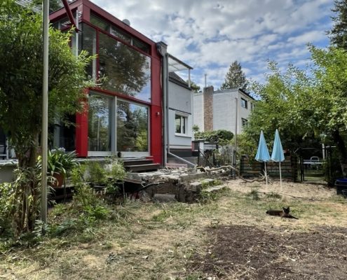 Rückwärtiger Garten und Terrasse vor der Umgestaltung