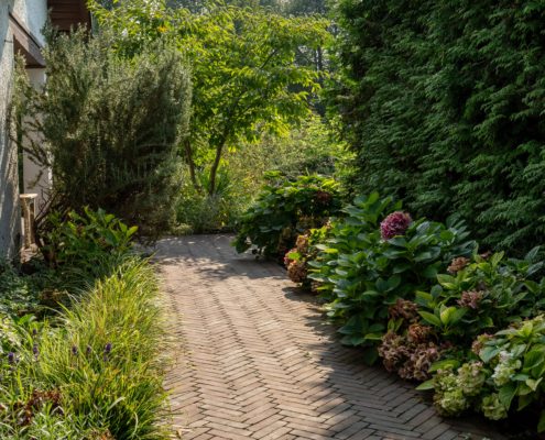 Vorgarten, Weg zum Hausgarten Vorgarten, Weg zum Hausgarten