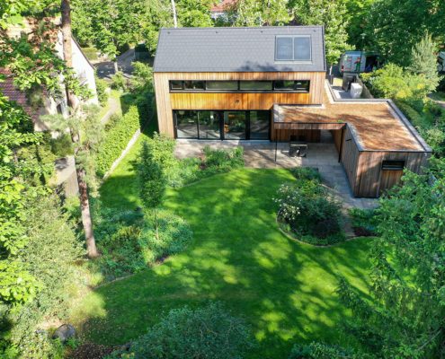 Hausgarten mit Terrasse nach der Umgestaltung Hausgarten mit Terrasse nach der Umgestaltung